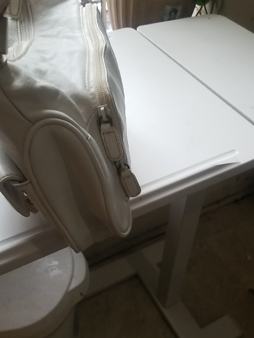 Wilsons Leather White Shoulder Bag with Front Buckle Pockets - Picture 3 of 15